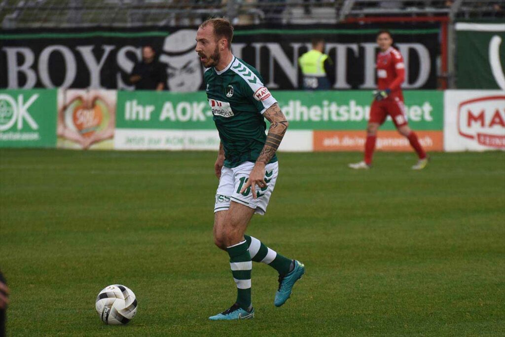 Marvin Thiel (VfB Lübeck) machte den Deckel drauf auf das 4:1. © 2022 Olaf Wegerich Marvin Thiel (VfB Lübeck) machte den Deckel drauf auf das 4:1. © 2022 Olaf Wegerich