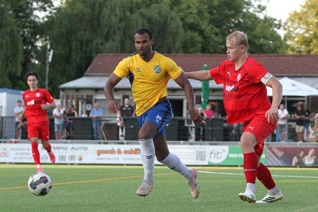 Benjamin Petrick (SV Todesfelde) gegen Ove Witt (re., Kilia Kiel). © 2026 Ismail Yesilyurt Benjamin Petrick (SV Todesfelde) gegen Ove Witt (re., Kilia Kiel). © 2026 Ismail Yesilyurt