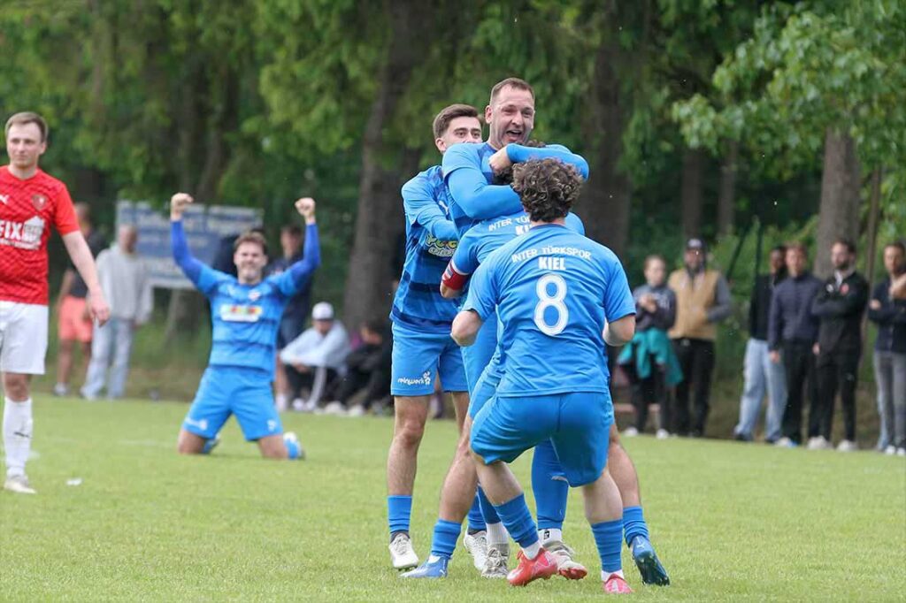 Lars Horstinger (Inter Türkspor Kiel) direkt nach seinem 2:1. © 2025 Ismail Yesilyurt Lars Horstinger (Inter Türkspor Kiel) direkt nach seinem 2-1. © 2025 Ismail Yesilyurt