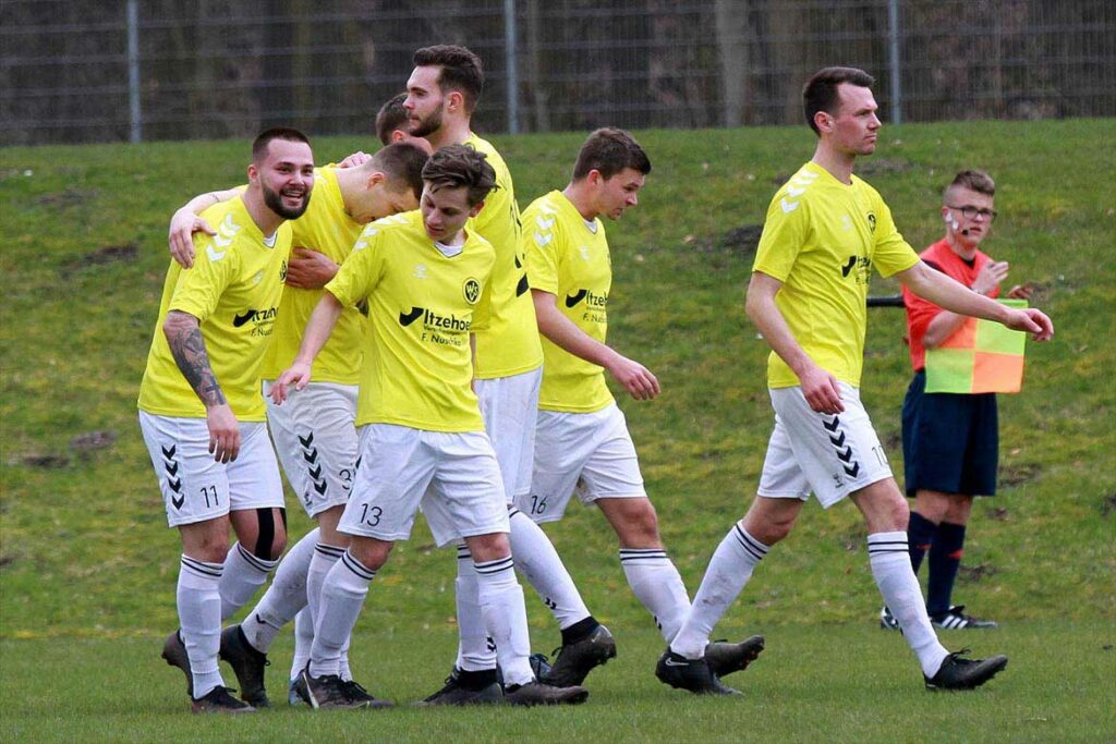 Der Wiker SV hat aktuell große Freude an der Verbandsliga Ost – 6 Spiele 2023, 6 Siege. © 2023 Ismail Yesilyurt Der Wiker SV hat aktuell große Freude an der Verbandsliga Ost - 6 Spiele 2023, 6 Siege. © 2023 Ismail Yesilyurt