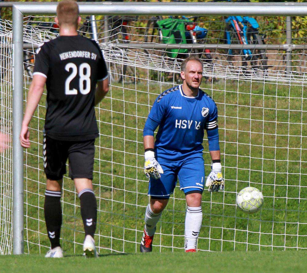 Thomas Bohrmann (Heikendorfer SV) ist aktuell der Elfmeterkiller Nummer eins in der Landesliga. Quelle: Ismail Yesilyurt Thomas Bohrmann (Heikendorfer SV) ist aktuell der Elfmeterkiller Nummer eins in der Landesliga. Quelle: Ismail Yesilyurt