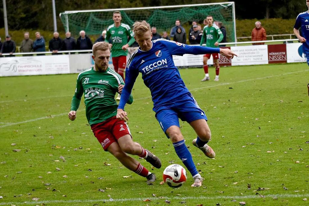 Jorit Rathje (MTSV) gegen Nico Bruns (re., Eidertal). © 2024 Olaf Wegerich Jorit Rathje (MTSV) gegen Nico Bruns (re., Eidertal). © 2024 Olaf Wegerich