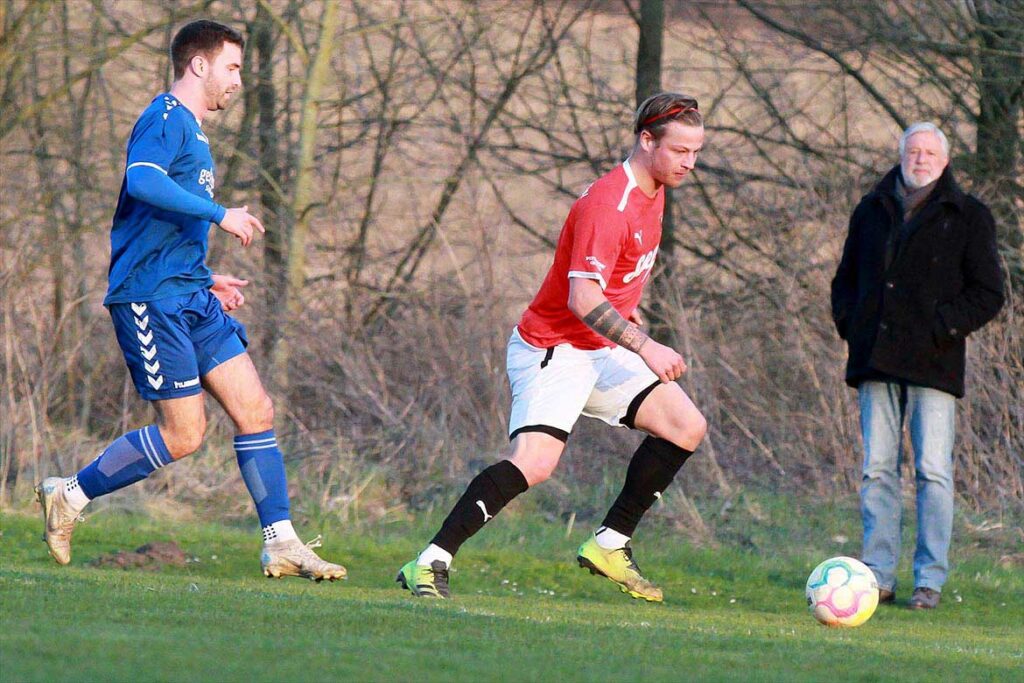 Ben Jarik (re., Rot-Schwarz Kiel) gegen Thilo Schmidt (TSV Plön). © 2023 Ismail Yesilyurt Ben Jarik (re., Rot-Schwarz Kiel) gegen Thilo Schmidt (TSV Plön). © 2023 Ismail Yesilyurt