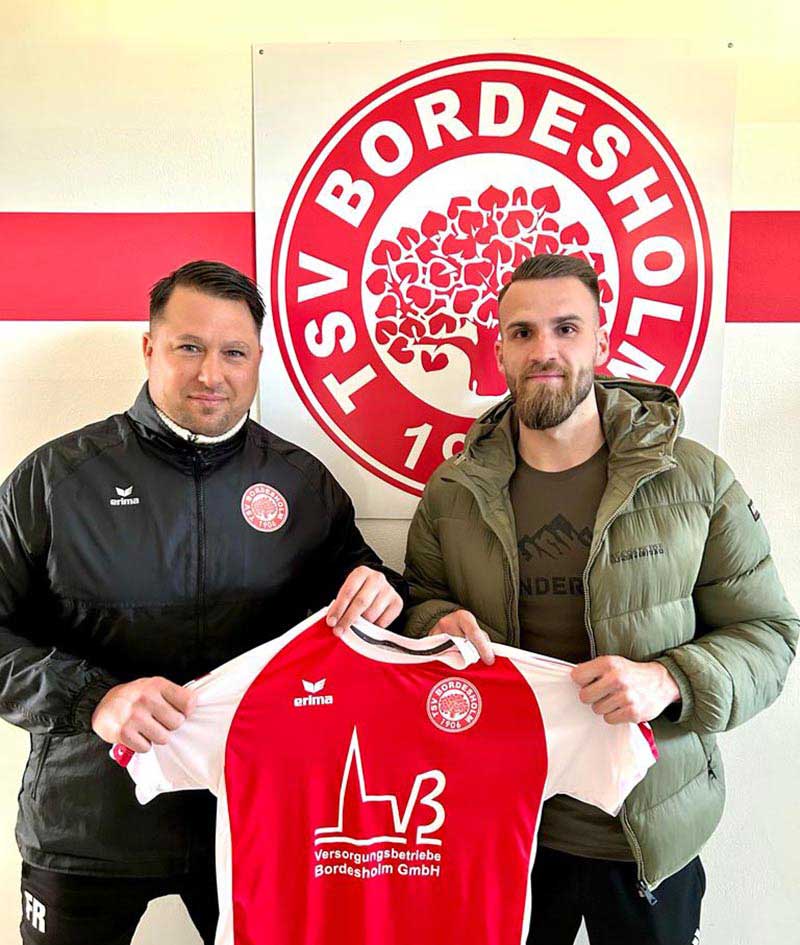 Florian Rammer (Cheftrainer TSV Bordesholm) mit Mattes Sievers vom TuS Bargstedt. © 2023 TSV Bordesholm Florian Rammer (Cheftrainer TSV Bordesholm) mit Mattes Sievers vom TuS Bargstedt. © 2023 TSV Bordesholm