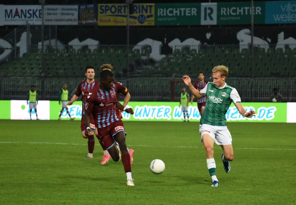 Auch Mika Lehnfeld hier im Spiel gegen Weiche Flensburg aus der Vorsaison wird den VfB verlassen. © O.W. Auch Mika Lehnfeld hier im Spiel gegen Weiche Flensburg aus der Vorsaison wird den VfB verlassen. © O.W.