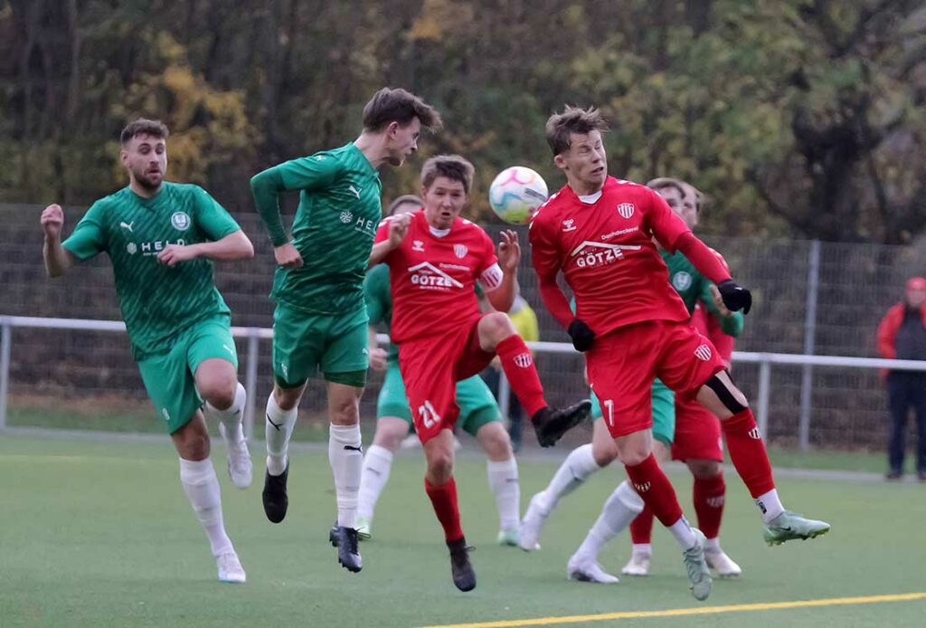 Luca Meyran (re.) und Sascha Möller (hinten, Slesvig IF) ließen nach der Pause in der Defensive nicht viel zu. © 2023 Ismail Yesilyurt