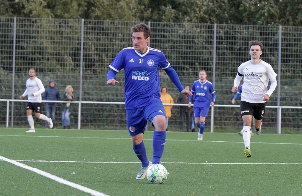 Robin Großnick (TSV Selent) und Mitspieler stemmten sich gegen die Niederlage, aber es reichte nicht. © 2023 Ismail Yesilyurt