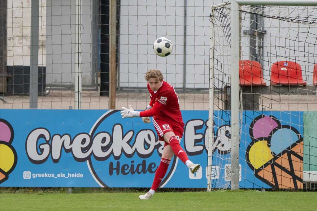 Erstmals in der Oberliga tätig – Bennit Rohloff (Heider SV) gegen Preußen Reinfeld. © 2026 Volker Schlichting Erstmals in der Oberliga tätig - Bennit Rohloff (Heider SV) gegen Preußen Reinfeld. © 2026 Volker Schlichting