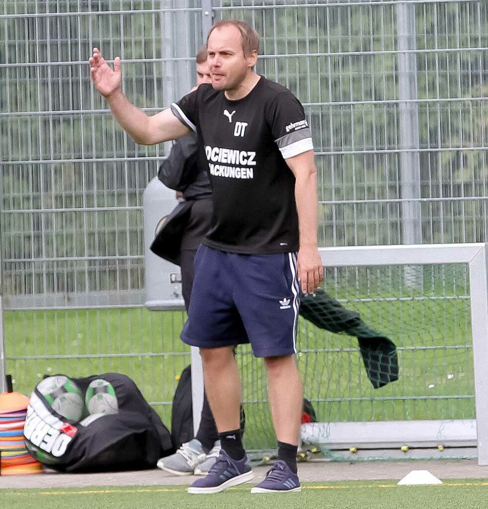 Klausdorfs Trainer Dennis Trociewicz muss bei seinem Team noch den Feinschliff hinbekommen. © Ismail Yesilyurt