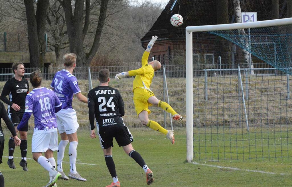 Der Freistoß zum 2-0 durch Ilir Serifi.© 2026 Olaf Wegerich Der Freistoß zum 2-0 durch Ilir Serifi.© 2026 Olaf Wegerich