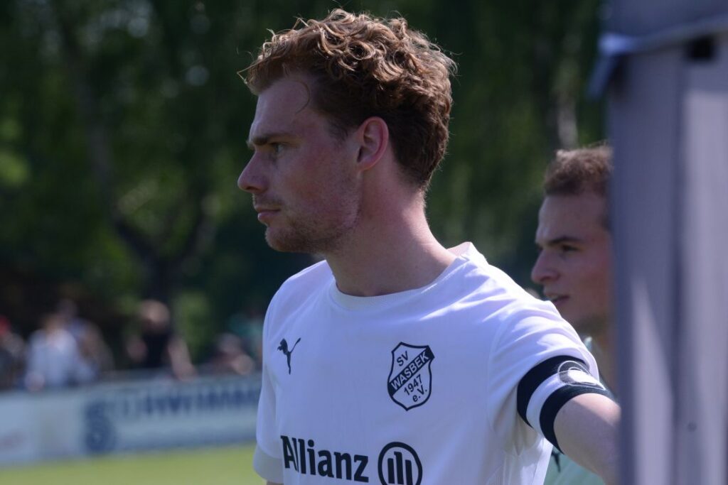 Waskeks Sechser Hakon Schnoor hatte Schwerstarbei zu leisten. 2026 Olaf Wegerich Waskeks Kapitän Hakon Schnoor. 2026 Olaf Wegerich