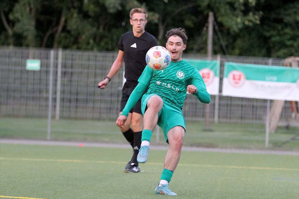 Finn Schwee (TSV Klausdorf) hatte ein 3:1 auf dem Fuß. © 2025 Ismail Yesilyurt Finn Schwee (TSV Klausdorf) hatte ein 3:1 auf dem Fuß. © 2025 Ismail Yesilyurt