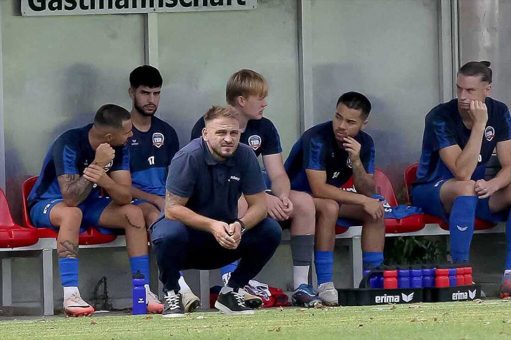 Trainer Gramoz Kurtaj (TSB Flensburg) hat mit seiner Mannschaft den verkorksten Saisonstart inzwischen etwas gerade gebogen. © 2024 Ismail Yesilyurt