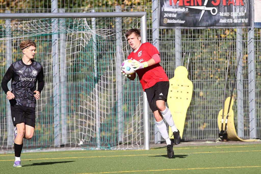 Keeper Stefan Hansen (SV Dörpum) hielt seinen Kasten auch sauber. © 2025 Ismail Yesilyurt Keeper Stefan Hansen (SV Dörpum) hielt seinen Kasten auch sauber. © 2025 Ismail Yesilyurt