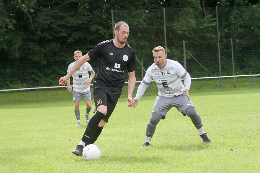 Kim-Luca Matz (li., Suchsdorfer SV) Simon Rothermund (Preetzer TSV).. © 2025 Ismail Yesilyurt Kim-Luca Matz (li., Suchsdorfer SV) Simon Rothermund (Preetzer TSV).. © 2025 Ismail Yesilyurt