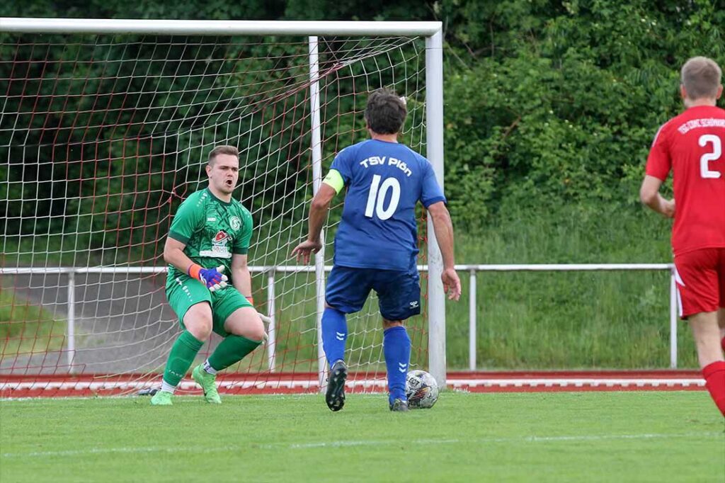 1:0-Torschütze Sören Balk legt hier gleich noch einmal. Das 3:0 wird es aber nicht. © 2025 Ismail Yesilyurt 1:0-Torschütze Sören Balk legt hier gleich noch einmal. Das 3:0 wird es aber nicht. © 2025 Ismail Yesilyurt