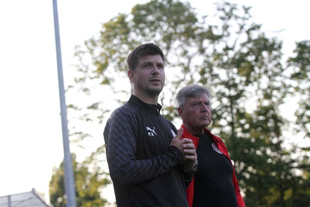 Auf Co-Trainer Michel Witt (li., Kilia Kiel) und Harry Witt (Sportlicher Leiter) wartet im Viertelfinale mit Weiche Flensburg ein interessanter Vergleich. © 2026 Ismail Yesilyurt