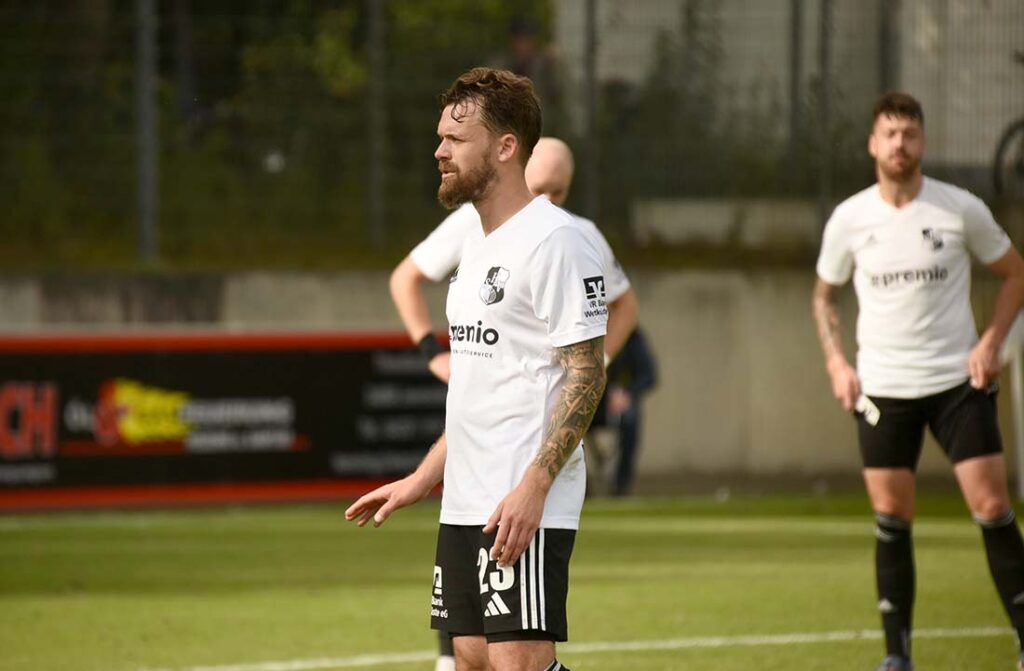 Christopher Buchtmann vom Heider SV ist wieder in das Training eingestiegen. Storb wieder fit – Hinz, Buchtmann und Luca Wichmann ebenfalls zurück. © 2025 Olaf Wegerich