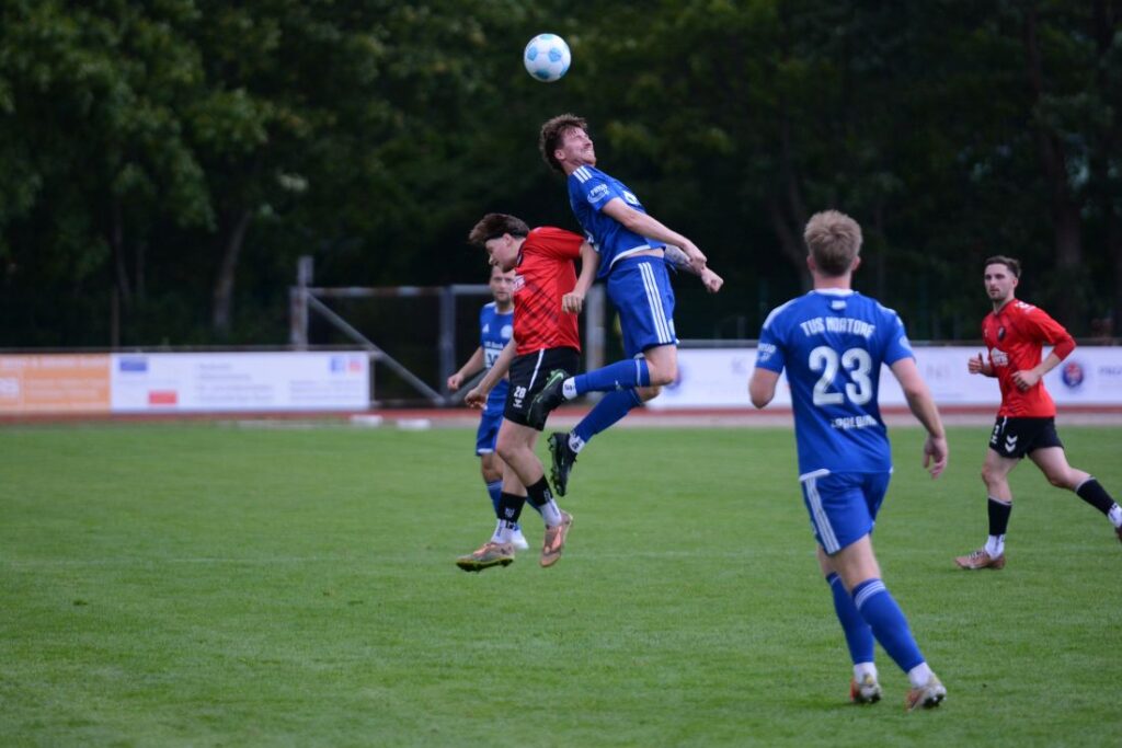 Lucas Laffin (TSV Kropp) gegen Jasper Schwarz (TUS Nortorf). © 2026 Olaf Wegerich Lucas Laffin (TSV Kropp) gegen Jasper Schwarz (TUS Nortorf). © 2026 Olaf Wegerich