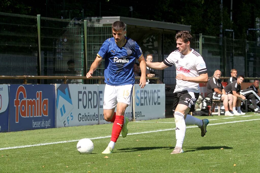 Tim Ottilinger (Holstein Kiel II) gegen Leon Nagorny (re., Preußen Reinfeld). © 2025 Ismail Yesilyurt Tim Ottilinger (Holstein Kiel II) gegen Leon Nagorny (re., Preußen Reinfeld). © 2025 Ismail Yesilyurt