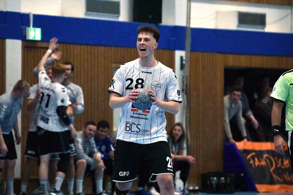 Der Siegesschrei von Finn-Luca Blies (HSG Eider Harde) im Heimspiel gegen den TSV Altenholz. © 2024 Olaf Wegerich