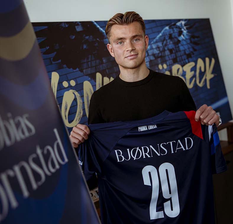 Tobias Bjørnstad bekommt die Rückennummer 29. © 2025 1. FC Phönix Lübeck Tobias Bjørnstad bekommt die Rückennummer 29. © 2025 1. FC Phönix Lübeck