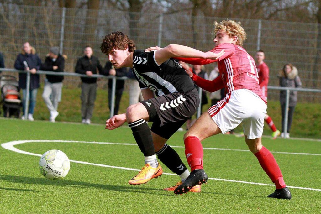 Junus Telli, in dieser Szene gegen Leonard Braun, sorgte zusammen mit Timo Martens nicht nur für eine dichte Mittelfeldzentrale, sondern auch für das 2:0. ©