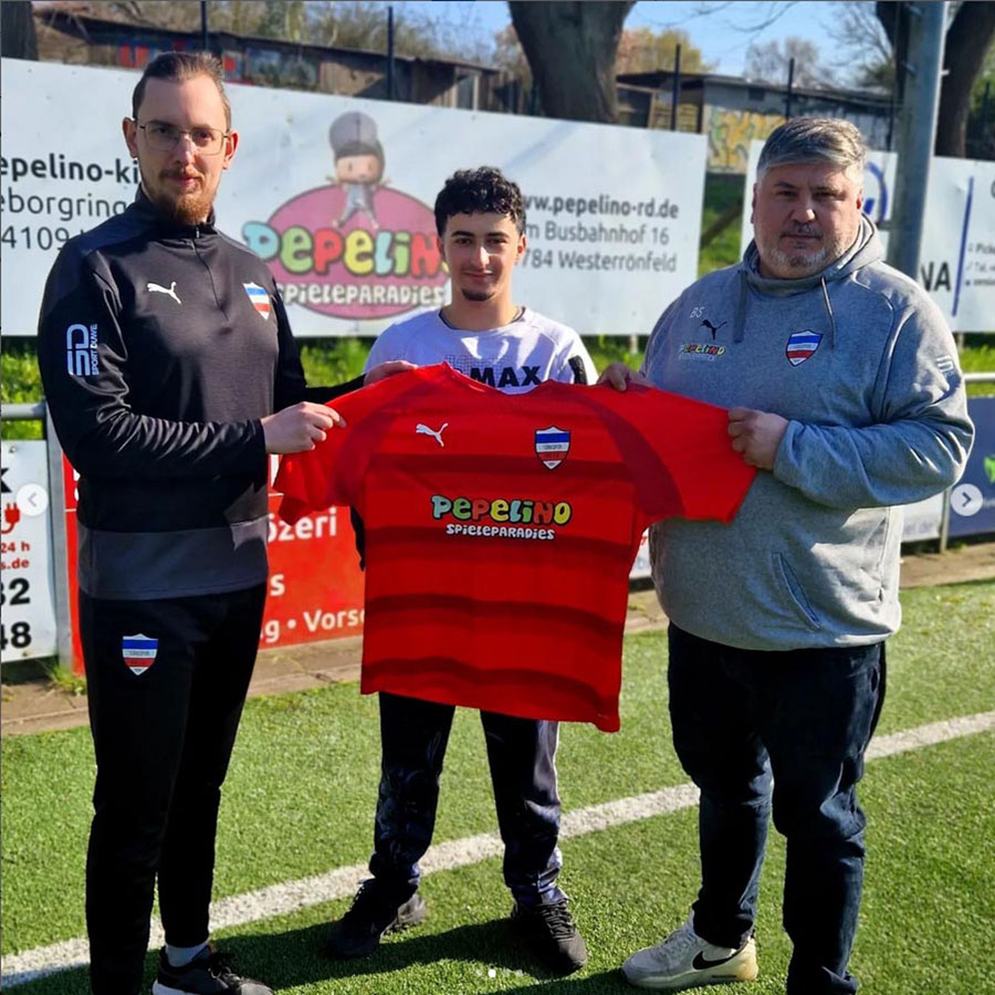 Nicklas Loose, Anis Assameur und Bülent Şeker (v. l. n. r.). © 2023 Inter Türkspor Kiel Nicklas Loose, Anis Assameur und Bülent Şeker (v. l. n. r.). © 2023 Inter Türkspor Kiel