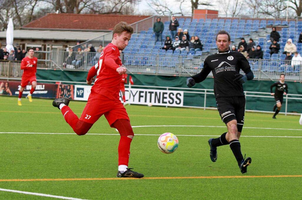 Auf Yannik Jakubowski (li.) ist Verlass, auch wenn beim Kilia-Goalgetter und Kapitän die Abschlussquote einer Optimierung bedarf. © 2023 Ismail Yesilyurt