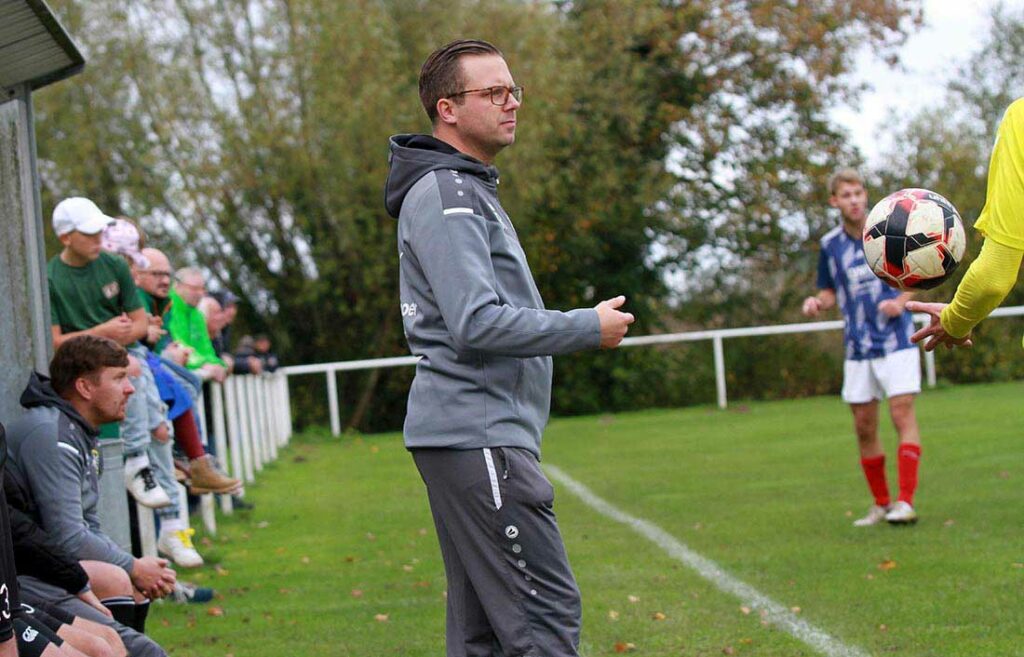 Alles im Lot bei Danny Osterhoff (Trainer Wiker SV) - Sprung auf Platz 2 geglückt (Archivfoto). © 2022 Ismail Yesilyurt
