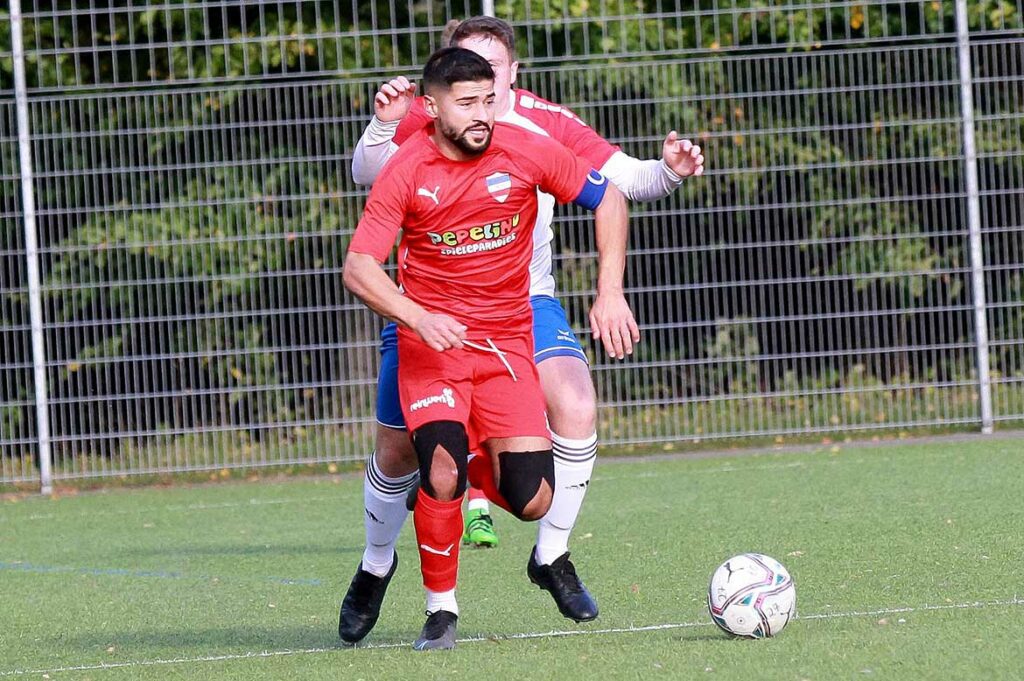 Mit seinen kaum zu stoppenden Dribblings öffnet Rezan Acer (Inter Türkspor Kiel) für seine Mitspieler viele Türen. © 2022 Ismail Yesilyurt