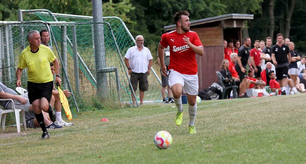 Ein Treffer wollte partout nicht gelingen - Kristof Koop (Rot-Schwarz Kiel) sucht vergeblich Fortuna. Quelle- Ismail Yesilyurt