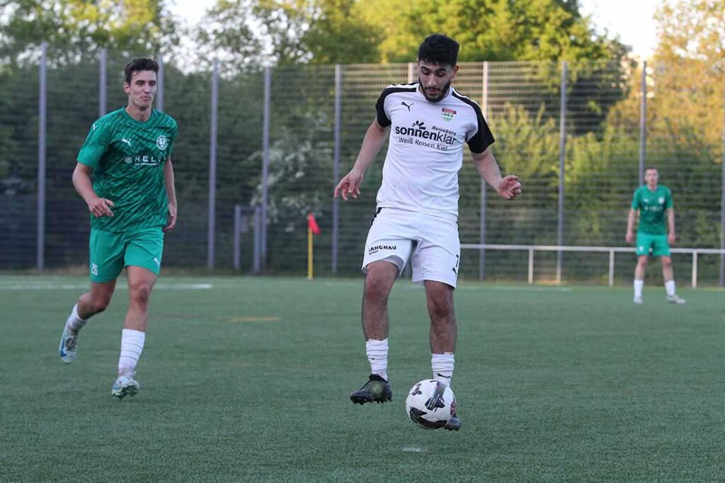 Badreddin Hamze (TSV Kronshagen) gegen Maik Gorn (TSV Klausdorf). © 2025 Ismail Yesilyurt Badreddin Hamze (TSV Kronshagen) gegen Maik Gorn (TSV Klausdorf). © 2025 Ismail Yesilyurt