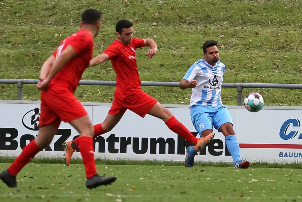 Für Christian Wittstock (re., VfB Kiel) gab es die Rote Karte. Für Christian Wittstock (re., VfB Kiel) gab es die Rote Karte. © Ismail Yesilyurt