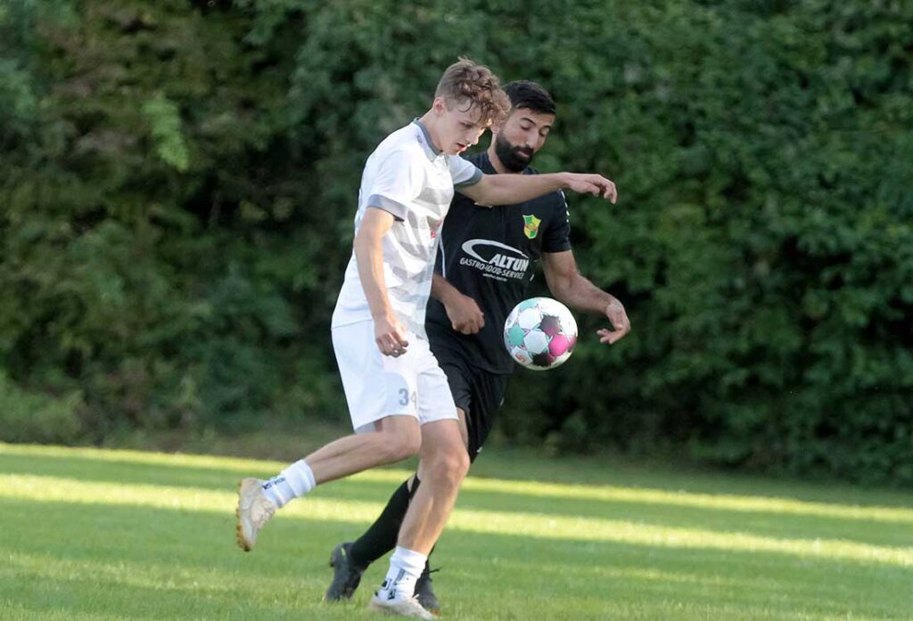 Mike Hamann (SG Eckernförde-Fleckeby) machte ein gutes Spiel als Torschütze und auch Vorlagengeber in Gettorf. © 2024 Ismail Yesilyurt