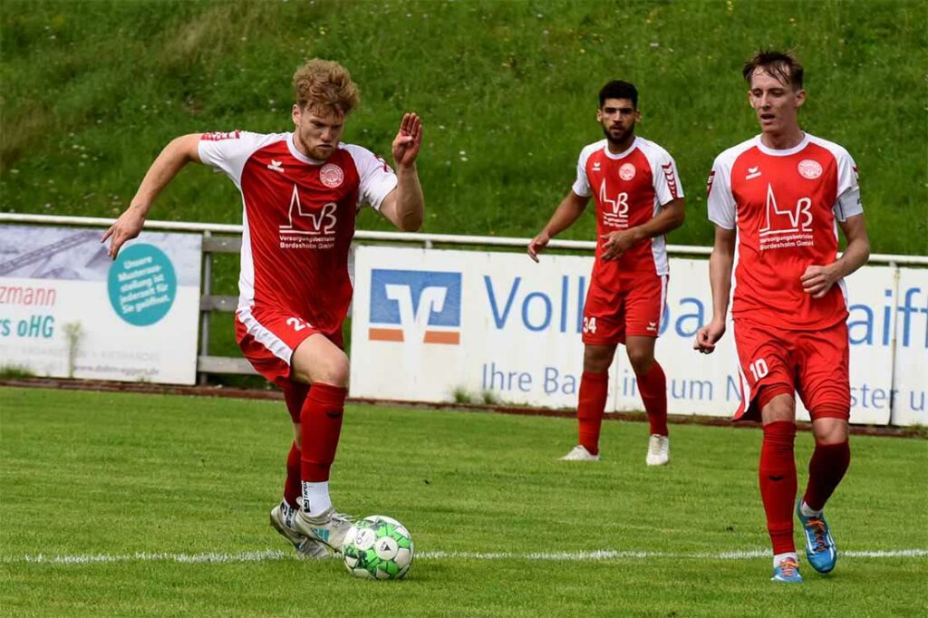 Rune Möller (TSV Bordesholm) auf dem Weg zum Ausgleichstreffer. © 2023 Olaf Wegerich Rune Möller (TSV Bordesholm) auf dem Weg zum Ausgleichstreffer. © 2023 Olaf Wegerich