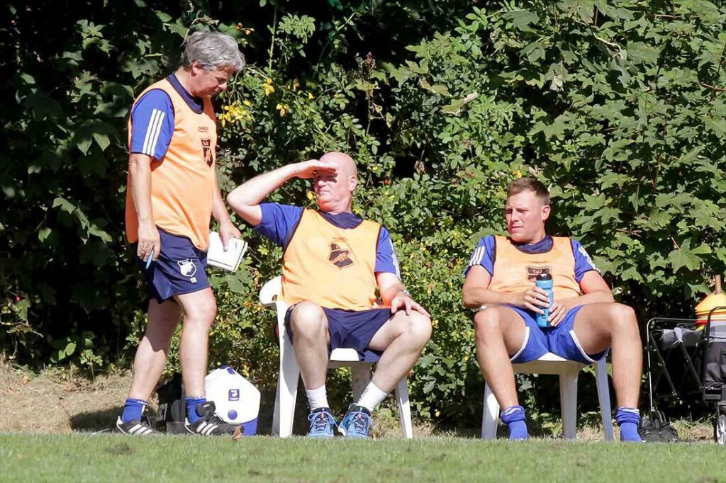Für den TuS Rotenhof, links Coach Hermi Lausen, scheint bisher stets die Sonne. © 2023 Ismail Yesilyurt Für den TuS Rotenhof, links Coach Hermi Lausen, scheint bisher stets die Sonne. © 2023 Ismail Yesilyurt