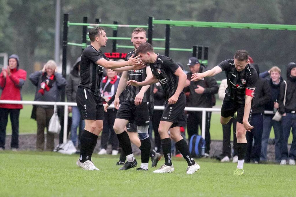 Jubelt der Kieler MTV in Flintbek wie im Rückspiel gegen die FSG Ostseeküste? © 2025 Ismail Yesilyurt Jubelt der Kieler MTV in Flintbek wie im Rückspiel gegen die FSG Ostseeküste? © 2025 Ismail Yesilyurt