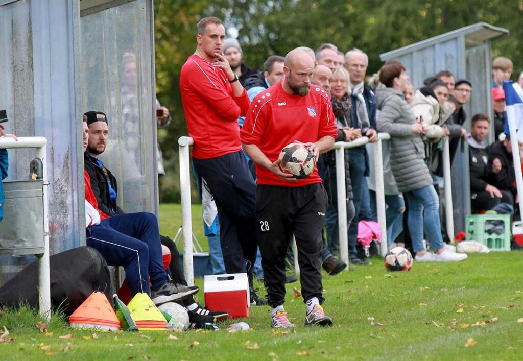 Jan Sell mit Ball in der Hand. Den hätte der Steiner Trainer gleich zu Beginn gerne hinter der MTV-Torlinie gesehen (Archivfoto). © 2022 Ismail Yesilyurt