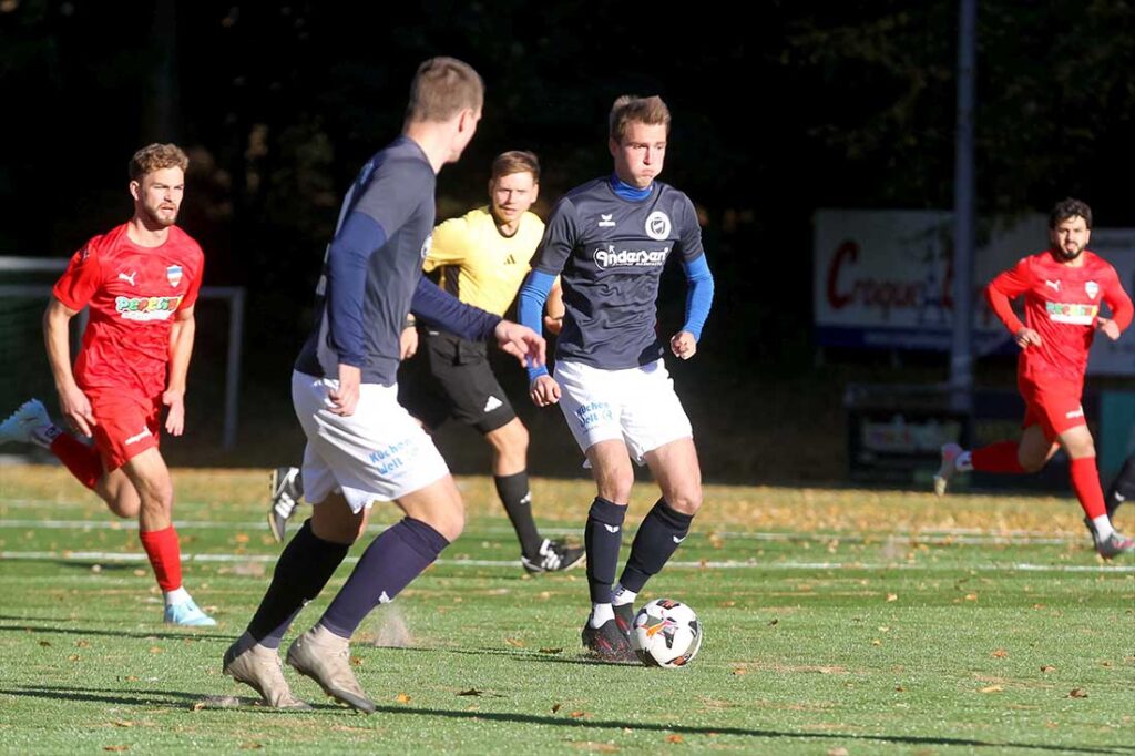 Christoph Ottsen und der TSV Nordmark Satrup hatten nach dem 2:1 noch gute Konterchancen. © 2025 Ismail Yesilyurt