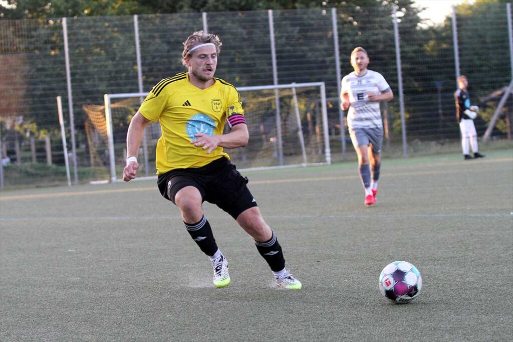 Lasse Baesler (TSV Altenholz) schaltete sich im wieder ins Offensivspiel ein. © 2026 Ismail Yesilyurt Lasse Baesler (TSV Altenholz) schaltete sich im wieder ins Offensivspiel ein. © 2026 Ismail Yesilyurt