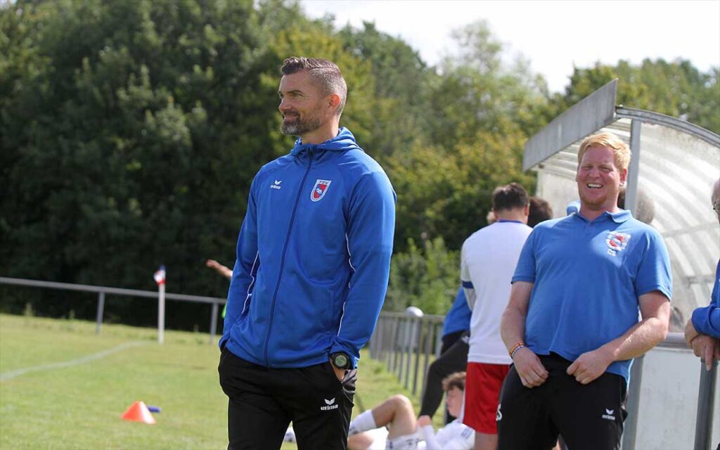 Trainer Dennis Usadel  (TSV Friedrichsberg-Busdorf) gewann der Partie gegen den Spitzenreiter TSV Kronshagen viele positive Eindrücke ab. © 2026 Ismail Yesilyurt