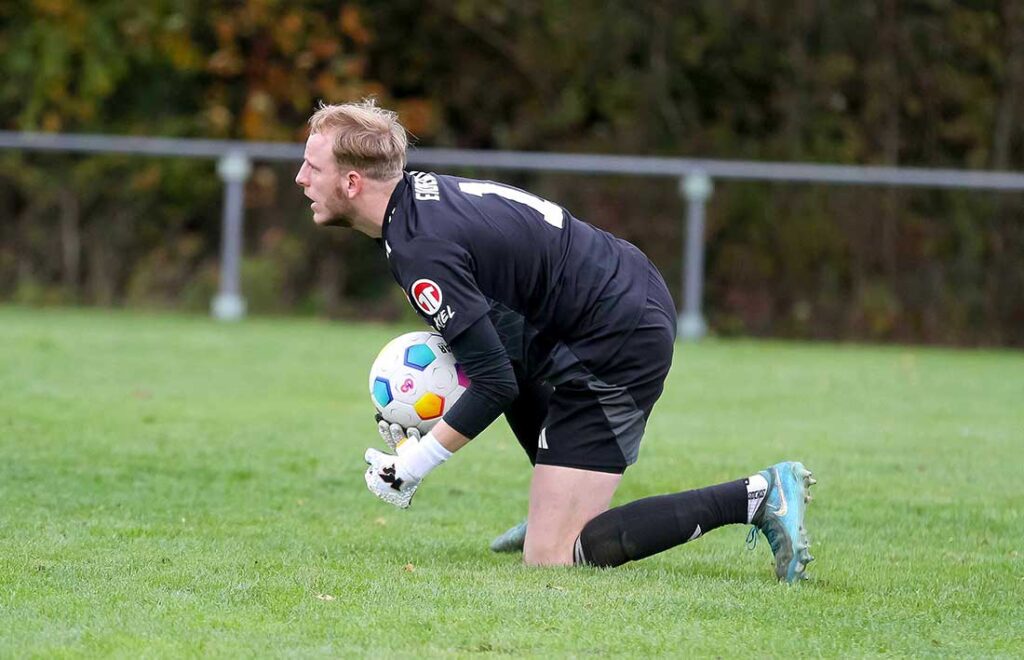Mika Mohr (SpVg Eidertal Molfsee) hatte gute Aktionen beim Auswärtsspiel beim VfB Lübeck II. © 2024 Ismail Yesilyurt