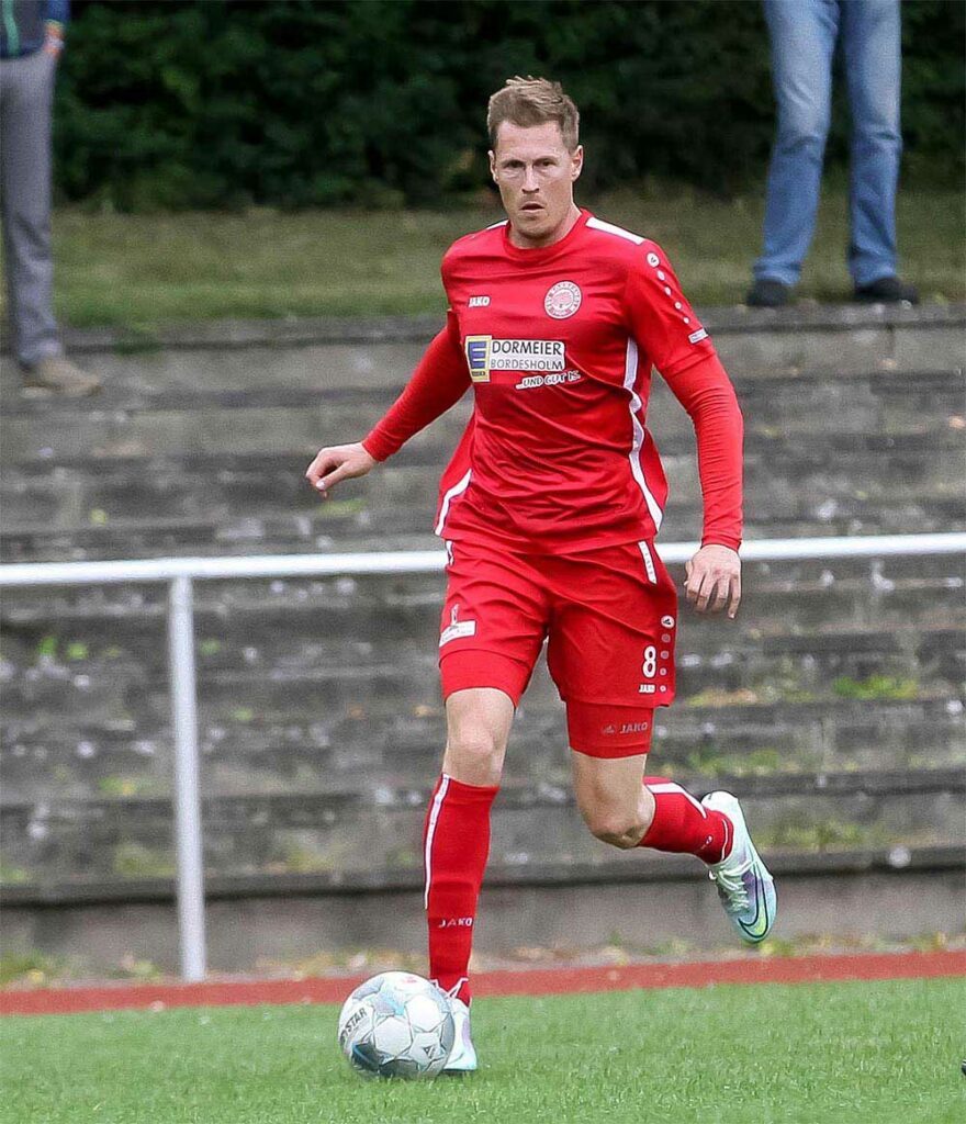 Immer alles im Blickfeld - Sebastian Peter Klimmek ist ein vorausschauender Fußballspieler. © 2022 Ismail Yesilyurt
