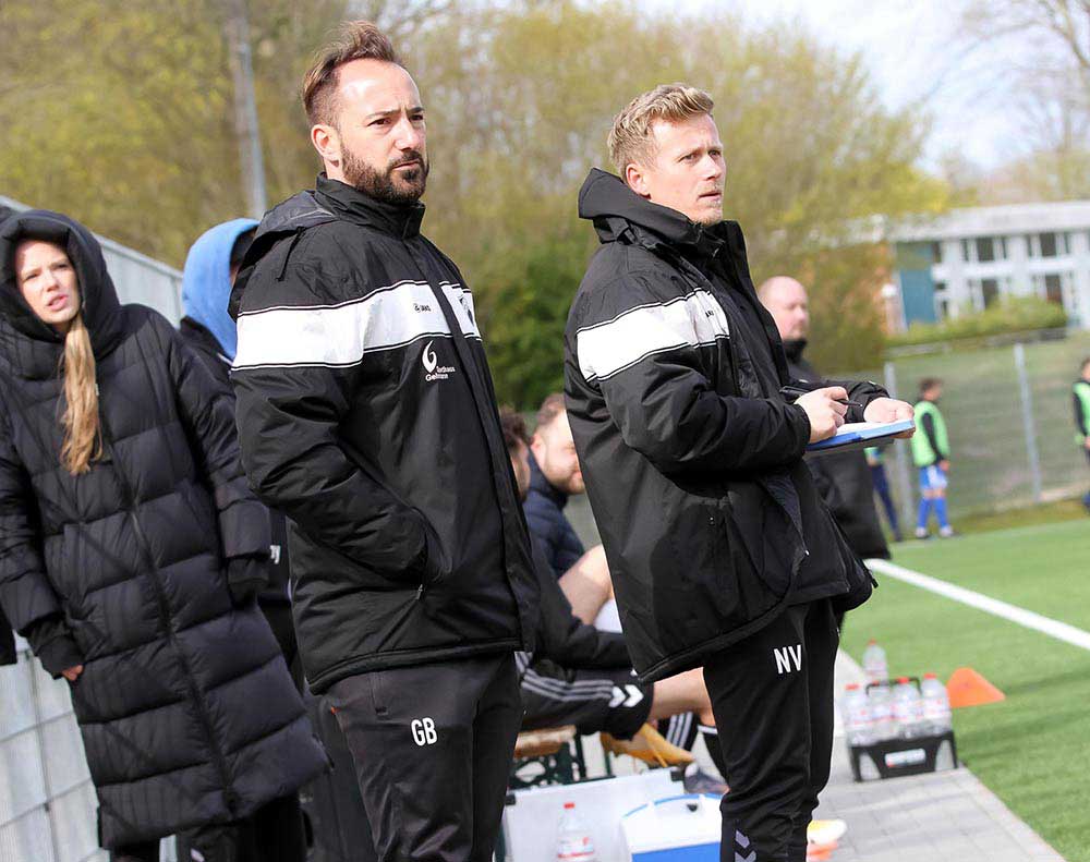 Cheftrainer Nedeljko Veselinovic (re.) und Co Guido Braasch kehrten vom schwer einzuschätzenden Spielpartner mit einem Punkt zurück. © Ismail Yesilyurt