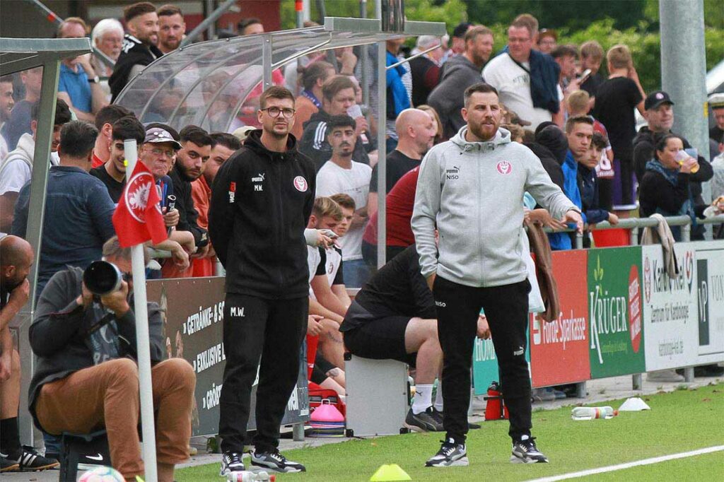Auf was legen Nicola Soranno (re.) und Co-Trainer Michel Witt in der Trainingswoche vor dem Hannover-Spiel den Fokus? © 2023 Ismail Yesilyurt