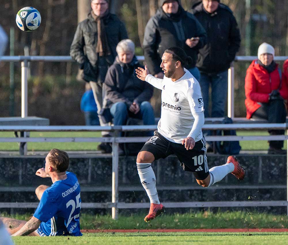  Azat Selcuk ist nicht dabei. Wie überspringt der Heider SV die sicherlich hohe Hürde in Kiel? © 2025 Volker Schlichting.jpg