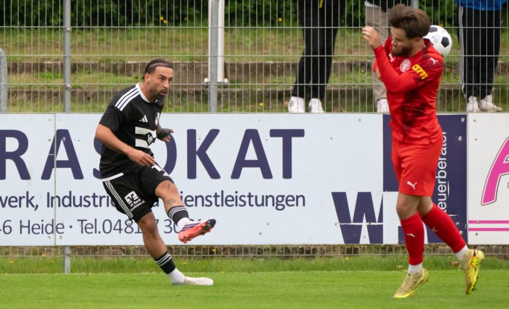 Azat Selcuk (Heider SV) glänzte als Taktgeber und Vorbereiter. Er ist seit Wochen in bestechender Form. © 2026 Volker Schlichting Azat Selcuk (Heider SV) glänzte als Taktgeber und seit Wochen in bestechender Form. © 2026 Volker Schlichting