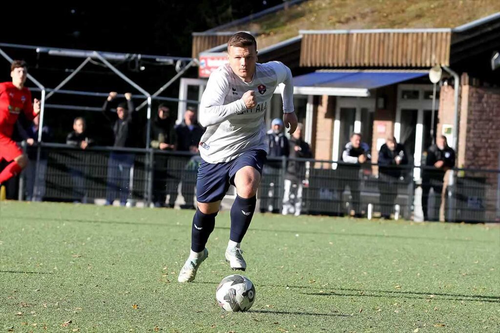 Nico Empen (RB Obere Treene) ist in der Landesliga ein Stürmer mit Torgarantie. © 2024 Ismail Yesilyurt Nico Empen (RB Obere Treene) ist in der Landesliga ein Stürmer mit Torgarantie. © 2024 Ismail Yesilyurt