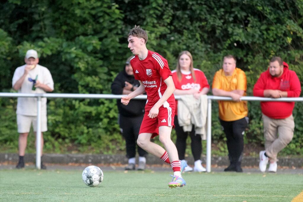 Luca Schemborski (TSV Flintbek) nutzte mit viel Tempo seine Chance zum 1:1. © 2026 Ismail Yesilyurt Luca Schemborski (TSV Flintbek) nutzte mit viel Tempo seine Chance zum 1-1. © 2026 Ismail Yesilyurt